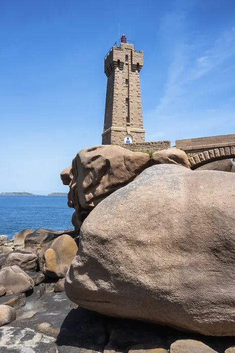 Gerahmter Druck : Der auffällige Leuchtturm Phare de Ploumanac'h. Gerahmter Druck : Der auffällige Leuchtturm Phare de Ploumanac'h.