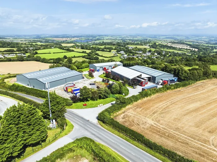 Gerahmter Druck : Lagereien für den Vertrieb und Cornwall Fields Gerahmter Druck : Lagereien für den Vertrieb und Cornwall Fields
