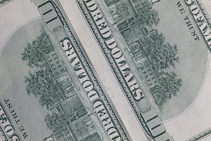 Gerahmter Druck : Detail eines US-Dollar-Scheins. Gerahmter Druck : Detail eines US-Dollar-Scheins.