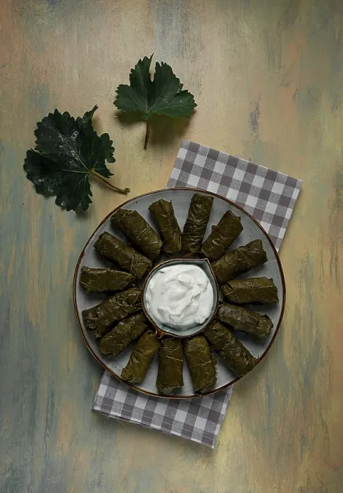Gerahmter Druck : Dolma, Kohlrouladen in Weinblättern Gerahmter Druck : Dolma, Kohlrouladen in Weinblättern