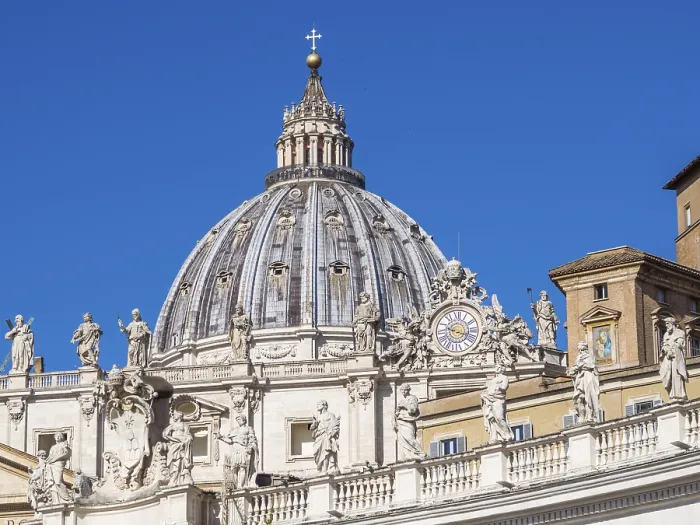 Gerahmter Druck : St. Petersdom mit Statuen der Heiligen, Piazza San Pietro, Vatikan, Rom, Italien Gerahmter Druck : St. Petersdom mit Statuen der Heiligen, Piazza San Pietro, Vatikan, Rom, Italien