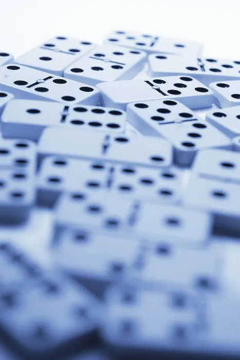 Gerahmter Druck : Dominoes Gerahmter Druck : Dominoes
