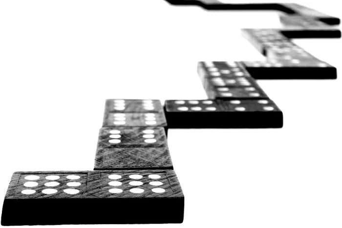 Gerahmter Druck : Dominoes Gerahmter Druck : Dominoes