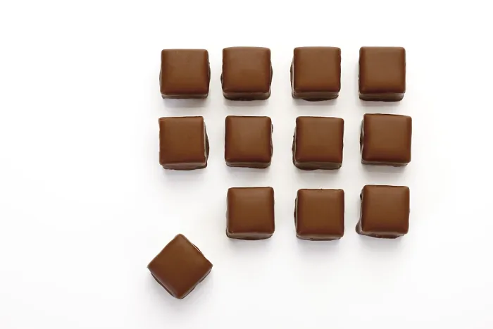Gerahmter Druck : Dominoes, Biscuits Gerahmter Druck : Dominoes, Biscuits