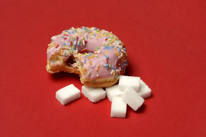 Gerahmter Druck : Donut und Zuckerwürfel. Gerahmter Druck : Donut und Zuckerwürfel.