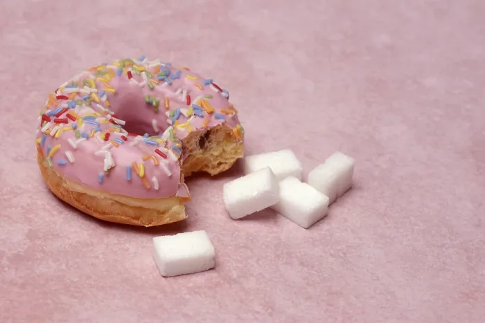 Gerahmter Druck : Donut und Zuckerwürfel. Gerahmter Druck : Donut und Zuckerwürfel.