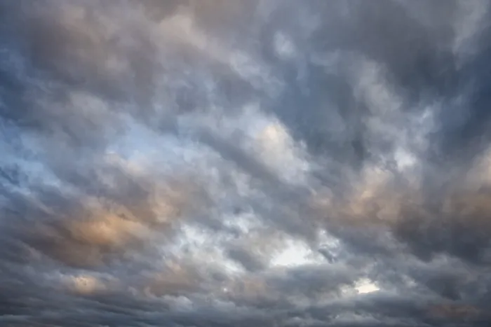 Gerahmter Druck : Dramatische Wolkenbildung, die das Format füllt. Gerahmter Druck : Dramatische Wolkenbildung, die das Format füllt.