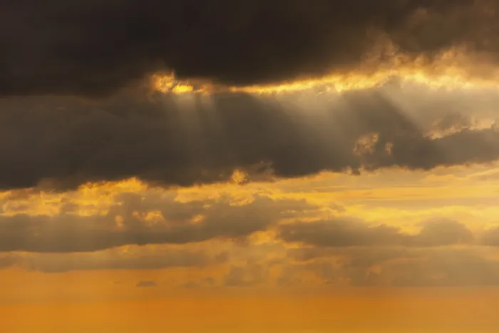 Gerahmter Druck : Dramatischer Wolkenhimmel am Abend. Gerahmter Druck : Dramatischer Wolkenhimmel am Abend.