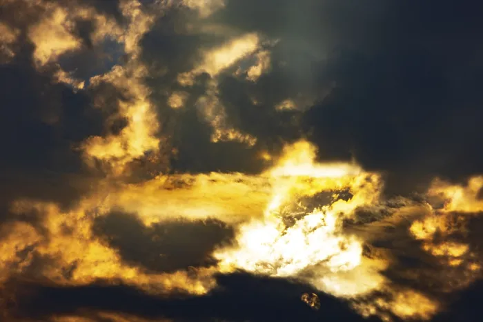 Gerahmter Druck : Dramatischer wolkenverhängte Himmel am Morgen. Gerahmter Druck : Dramatischer wolkenverhängte Himmel am Morgen.