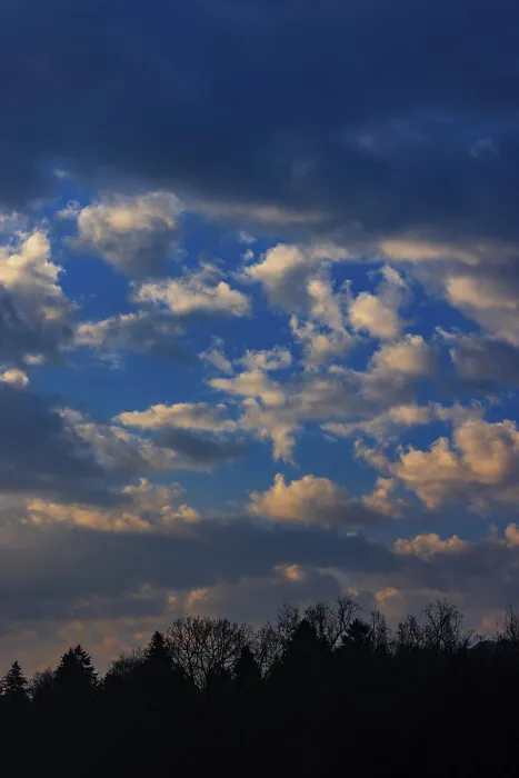 Gerahmter Druck : Dramatischer wolkenreicher Himmel am Morgen. Gerahmter Druck : Dramatischer wolkenreicher Himmel am Morgen.