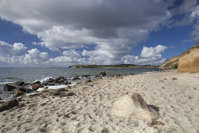 Gerahmter Druck : An der dramatischen Küste der Ostsee.