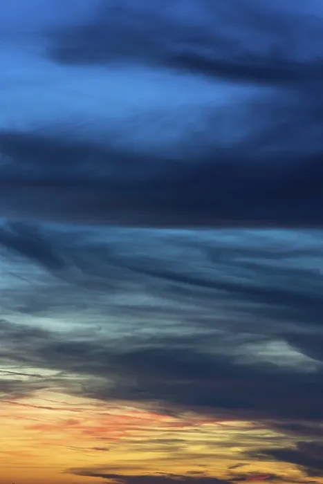 Gerahmter Druck : Dramatische dunkle Wolken am Abendhimmel. Gerahmter Druck : Dramatische dunkle Wolken am Abendhimmel.
