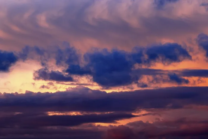Gerahmter Druck : Abendhimmel mit Wolken über Wedel, Schleswig-Holstein, Deutschland Gerahmter Druck : Abendhimmel mit Wolken über Wedel, Schleswig-Holstein, Deutschland