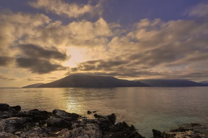 Gerahmter Druck : Dramatisches Morgenlicht, HDR, Ithaka. Gerahmter Druck : Dramatisches Morgenlicht, HDR, Ithaka.