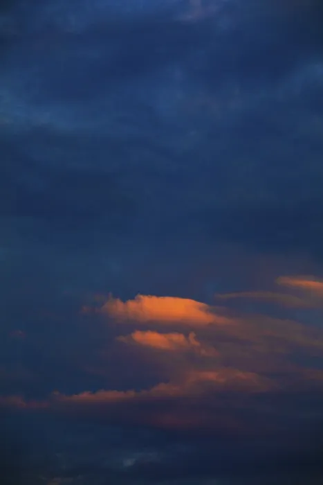 Gerahmter Druck : Dramatische rote Wolkenlandschaft am Abend. Gerahmter Druck : Dramatische rote Wolkenlandschaft am Abend.
