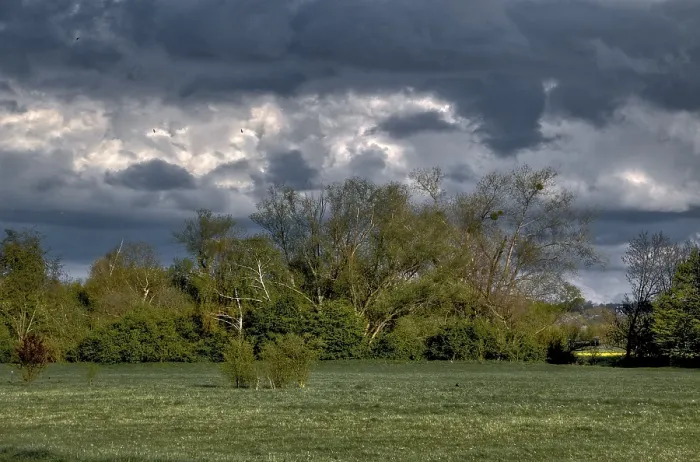 Gerahmter Druck : Dramatische Sturmwolken mit Grau. Gerahmter Druck : Dramatische Sturmwolken mit Grau.