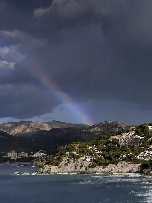 Gerahmter Druck : Dramatische Gewitteratmosphäre mit Regenbogen. Gerahmter Druck : Dramatische Gewitteratmosphäre mit Regenbogen.
