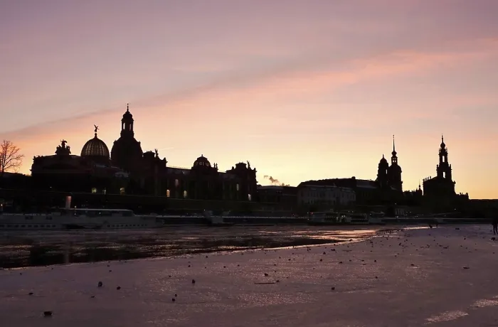 Gerahmter Druck : Dresden an einem Wintereinbruch, Elbe. Gerahmter Druck : Dresden an einem Wintereinbruch, Elbe.