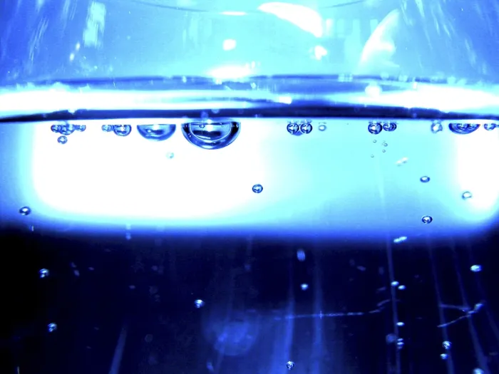 Gerahmter Druck : Trinkwasser in einem Glas. Gerahmter Druck : Trinkwasser in einem Glas.