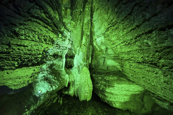 Gerahmter Druck : Höhlen mit Tropfsteinen, Erdmannshöhle. Gerahmter Druck : Höhlen mit Tropfsteinen, Erdmannshöhle.