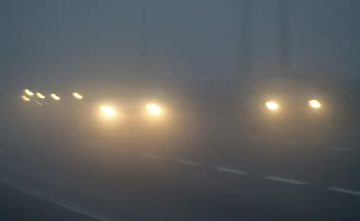 Gerahmter Druck : Fahrer im Nebel Gerahmter Druck : Fahrer im Nebel