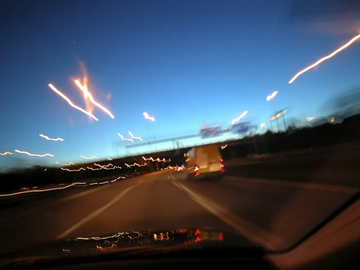 Gerahmter Druck : Autofahren auf der Autobahn. Gerahmter Druck : Autofahren auf der Autobahn.