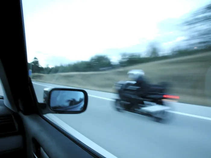 Gerahmter Druck : Autofahren auf der Autobahn. Gerahmter Druck : Autofahren auf der Autobahn.