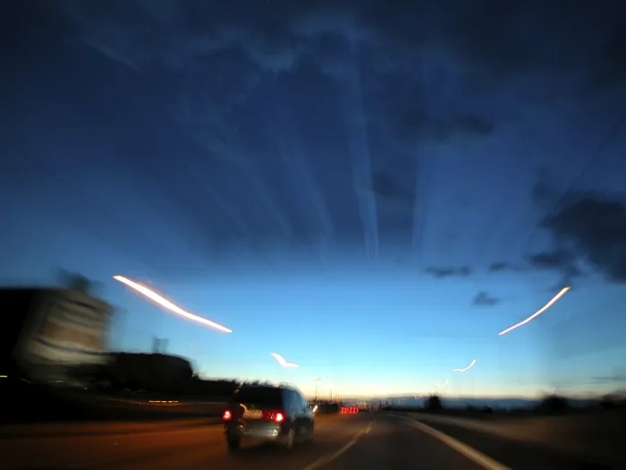 Gerahmter Druck : Autofahren auf der Autobahn. Gerahmter Druck : Autofahren auf der Autobahn.