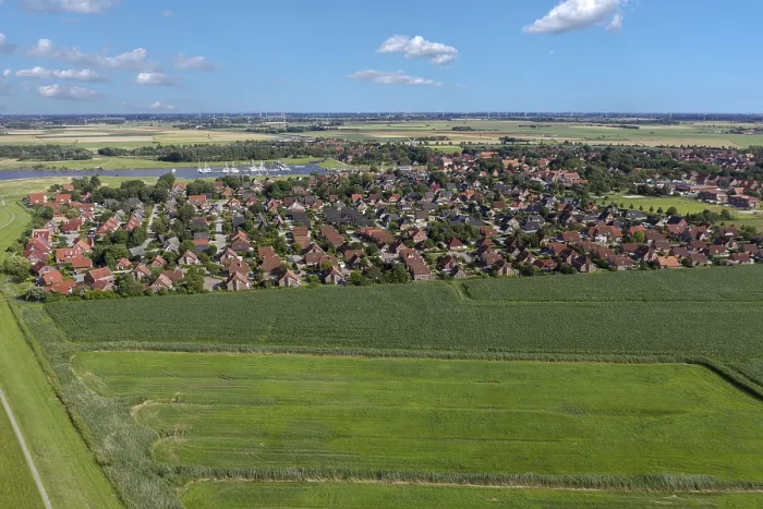 Gerahmter Druck : Bild aus der Luft mit Stadtansicht, Greetsiel. Gerahmter Druck : Bild aus der Luft mit Stadtansicht, Greetsiel.