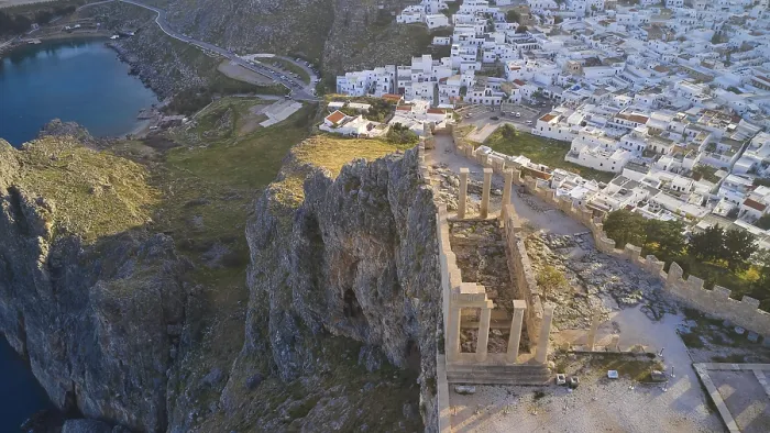 Gerahmter Druck : Drohnen-Schuss, Akropolis von Lindos. Gerahmter Druck : Drohnen-Schuss, Akropolis von Lindos.