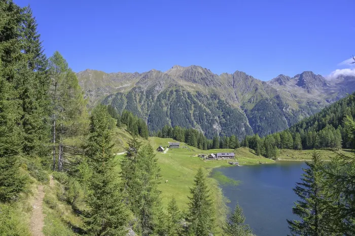 Gerahmter Druck : Duisitzkarsee und Duisitzkarseehütte Gerahmter Druck : Duisitzkarsee und Duisitzkarseehütte