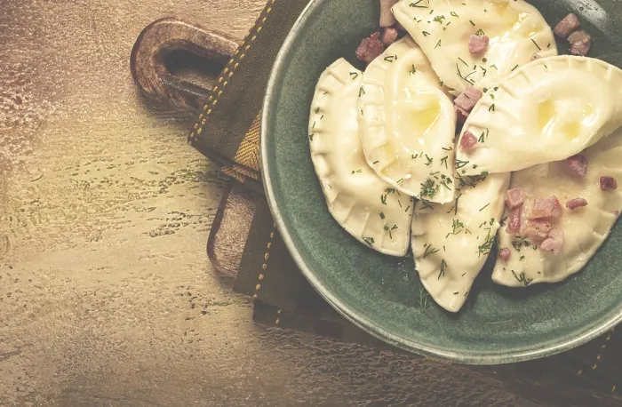 Gerahmter Druck : Maultaschen mit gebratenem Prosciutto. Gerahmter Druck : Maultaschen mit gebratenem Prosciutto.