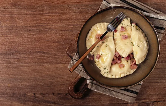 Gerahmter Druck : Maultaschen, mit gebratenem Prosciutto. Gerahmter Druck : Maultaschen, mit gebratenem Prosciutto.