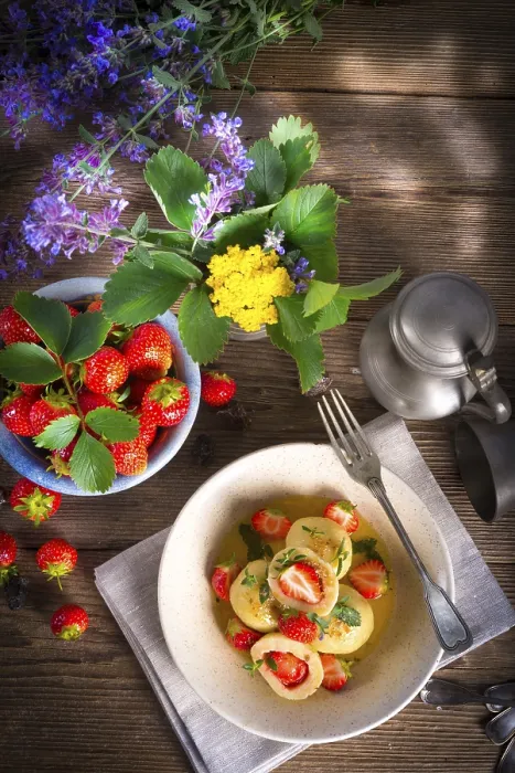 Gerahmter Druck : Strudel mit Erdbeeren Gerahmter Druck : Strudel mit Erdbeeren
