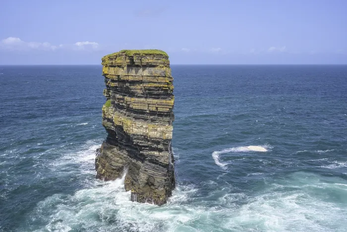 Gerahmter Druck : Dun Briste Sea Stack am Downpatrick Head Gerahmter Druck : Dun Briste Sea Stack am Downpatrick Head