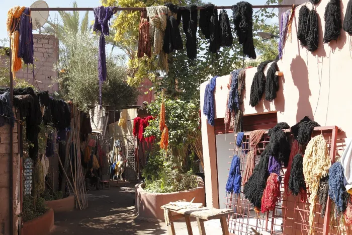 Gerahmter Druck : Im Teppichhändlermarkt in Marrakesch. Gerahmter Druck : Im Teppichhändlermarkt in Marrakesch.