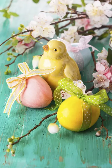 Gerahmter Druck : Osterdekoration mit Frühlingsblumen. Gerahmter Druck : Osterdekoration mit Frühlingsblumen.