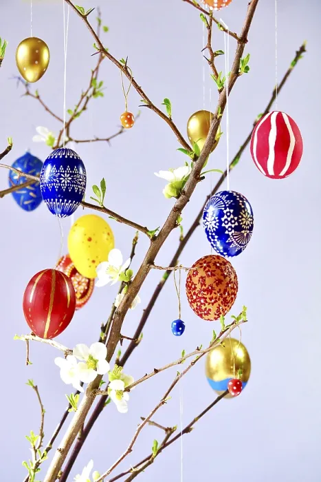 Gerahmter Druck : Ostern, Osternstrauß mit farbenfrohen Oster-Eiern. Gerahmter Druck : Ostern, Osternstrauß mit farbenfrohen Oster-Eiern.