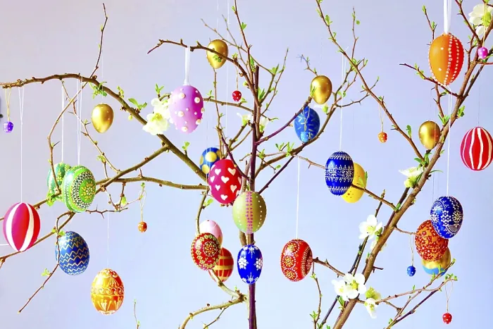 Gerahmter Druck : Ostern, Osternstrauß mit farbenfrohen Oster-Eiern. Gerahmter Druck : Ostern, Osternstrauß mit farbenfrohen Oster-Eiern.
