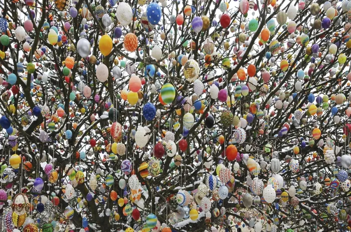 Gerahmter Druck : Oster-Ei-Baum, Deutschland Gerahmter Druck : Oster-Ei-Baum, Deutschland