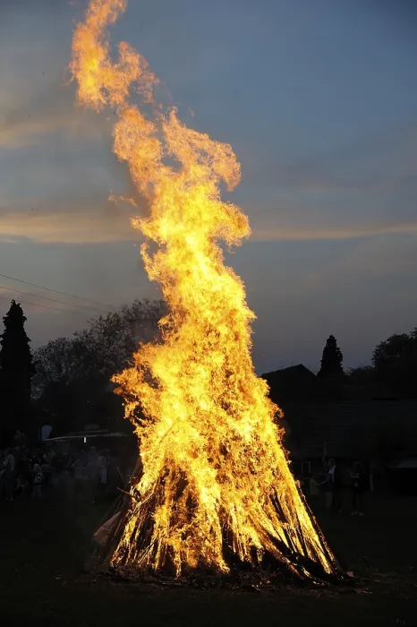 Gerahmter Druck : Osterfeuer Gerahmter Druck : Osterfeuer