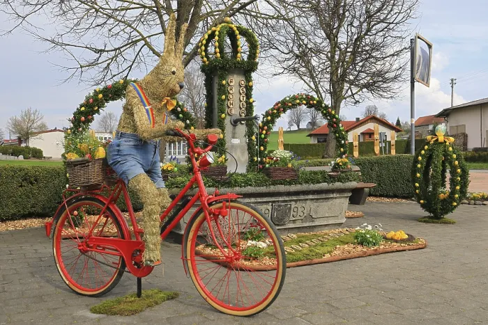 Gerahmter Druck : Osterbrunnen, Ostereier, Osterhase Gerahmter Druck : Osterbrunnen, Ostereier, Osterhase