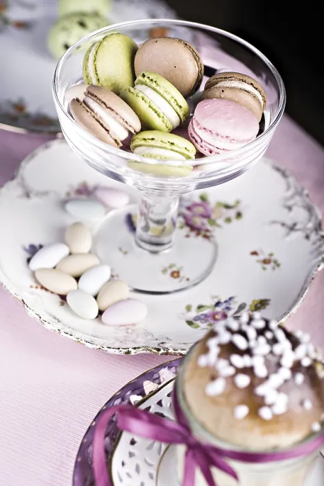 Gerahmter Druck : Die Ostereinrichtung mit Macarons. Gerahmter Druck : Die Ostereinrichtung mit Macarons.