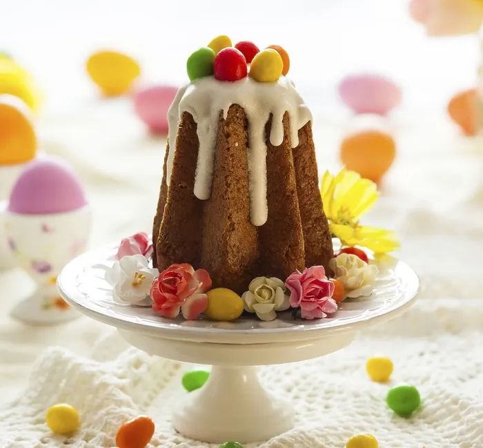 Gerahmter Druck : Osterabendmahl mit Frühlingsblumen Gerahmter Druck : Osterabendmahl mit Frühlingsblumen