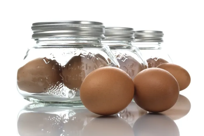 Gerahmter Druck : Eier im Glas Gerahmter Druck : Eier im Glas