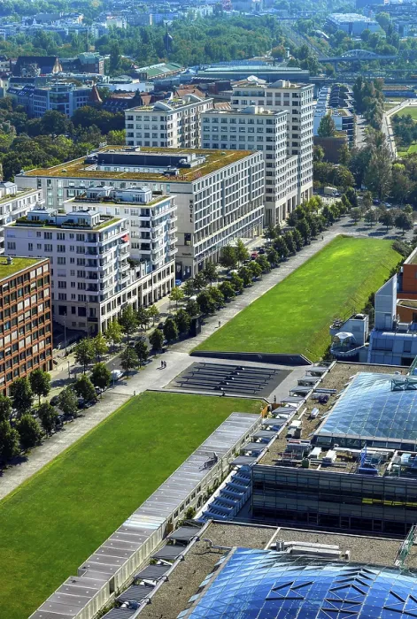 Gerahmter Druck : Dachbodenansicht von Gebäudehochhaus. Gerahmter Druck : Dachbodenansicht von Gebäudehochhaus.