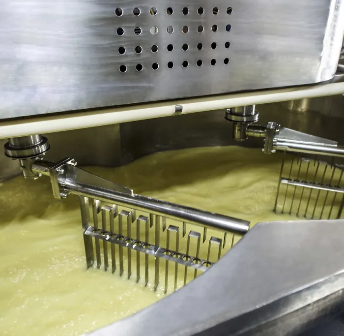 Gerahmter Druck : Ausrüstung in einer Milchverarbeitungsanlage. Gerahmter Druck : Ausrüstung in einer Milchverarbeitungsanlage.