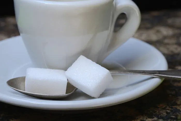 Gerahmter Druck : Espresso-Tasse mit Zuckerwürfel. Gerahmter Druck : Espresso-Tasse mit Zuckerwürfel.