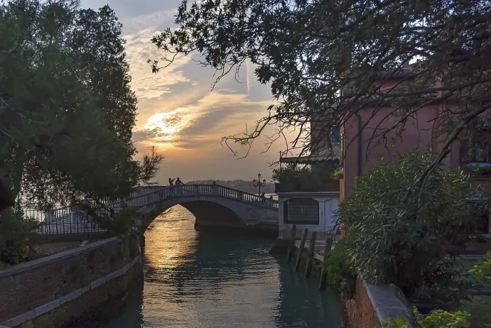 Gerahmter Druck : Abendatmosphäre mit Brücke Gerahmter Druck : Abendatmosphäre mit Brücke