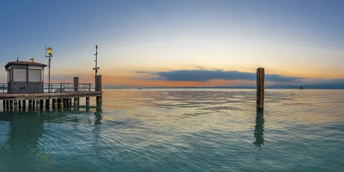 Gerahmter Druck : Abendatmosphäre im Hafen. Gerahmter Druck : Abendatmosphäre im Hafen.